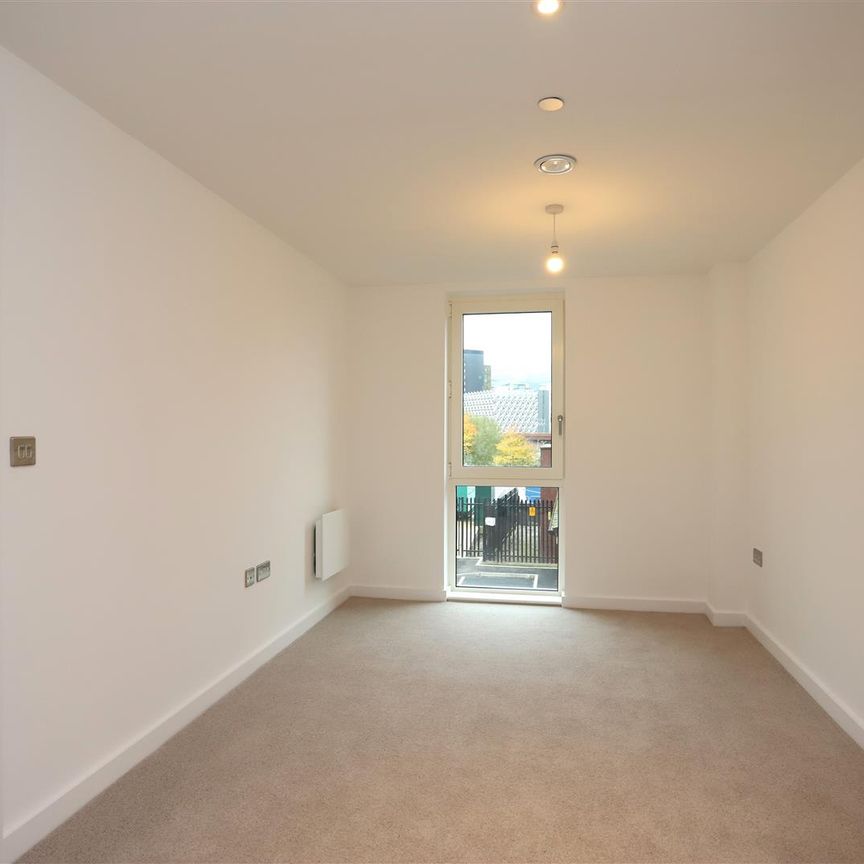 The Railings, Middlewood Locks - Photo 1