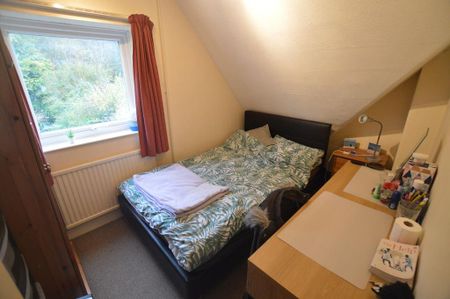 4 bedroom semi-detached house to rent - Photo 5