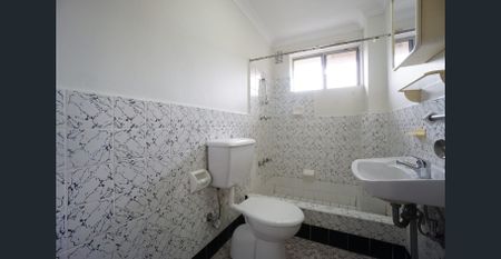 Minutes walk to Eastwood Station and Shops! - Photo 5