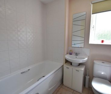 3 bedroom end of terrace house to rent - Photo 5