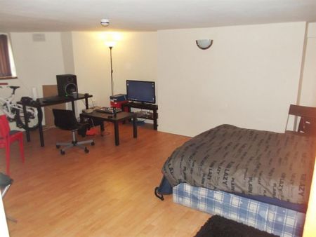 5 bedroom flat to rent - Photo 2