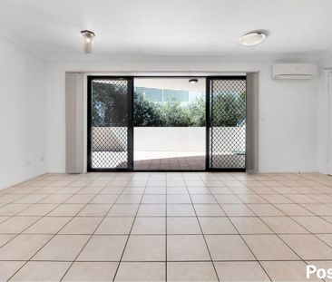 Spacious 3-Bedroom Apartment with River Breezes - Photo 2