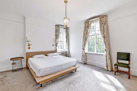 Georgian family home offering charming versatile accommodation within private gardens with a swimming pool - Photo 2