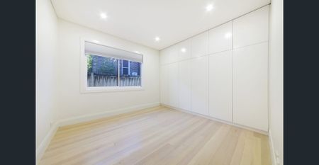 Stunning semi in ultra desirable locale - Photo 3