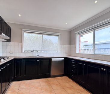 Family Living - Photo 3