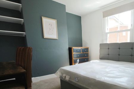 4 bedroom terraced house to rent - Photo 4