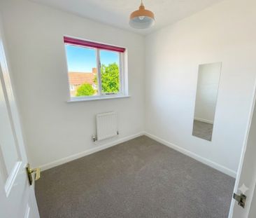 3 Bed Semi-Detached House, Gittens Close, BR1 - Photo 3