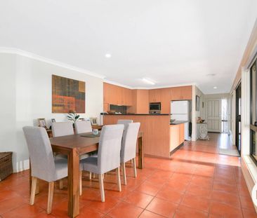 SPACIOUS THREE BEDROOM HOME - Photo 2