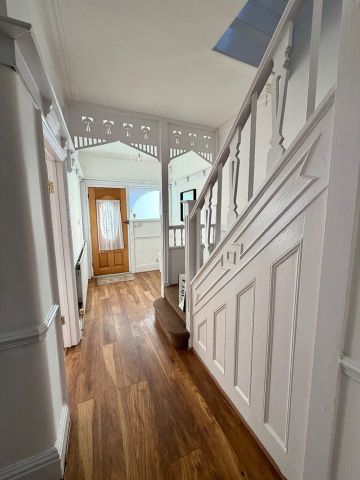 4 Bed Semi-Detached House, Woodstock Avenue, NW11 - Photo 5