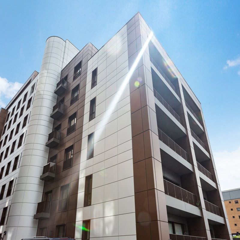 Dock East Apartments, 2 Selsdon Way, E14 9TG - Photo 1