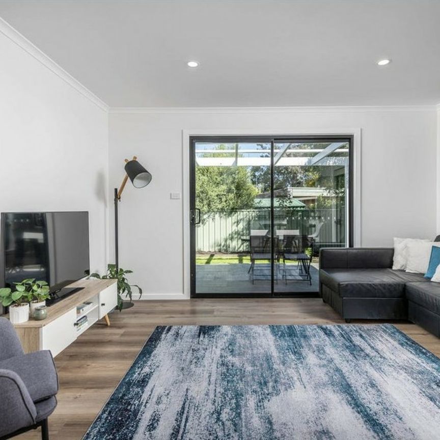 Stunning, modern family home - Photo 1