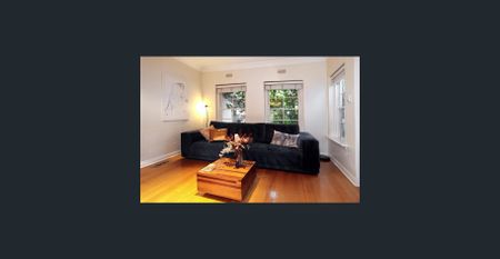 SENSATIONAL GROUND FLOOR - IN BOUTIQUE BLOCK! - Photo 2