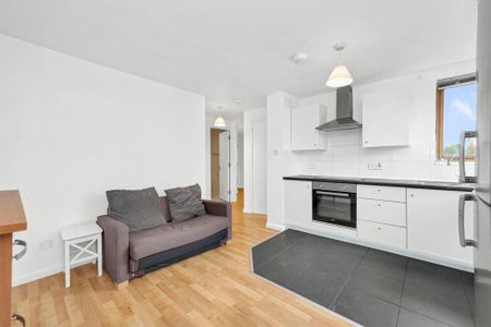 3 bedroom flat to rent - Photo 2