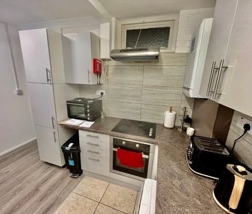 Room in a Shared Flat, Tunbridge Court, SE26 - Photo 2