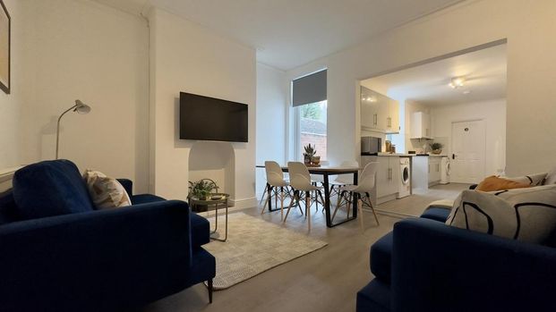 6 bedroom house to rent - Photo 1