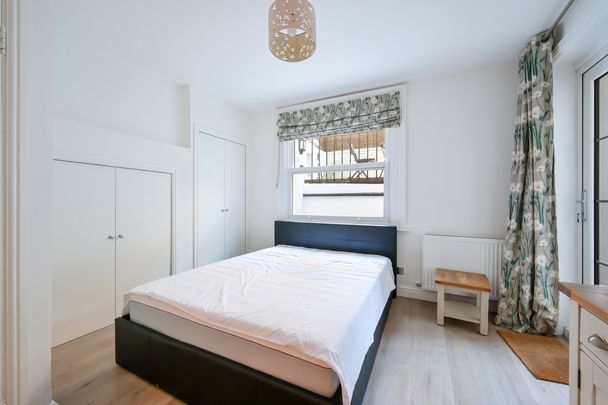 Comeragh Road, W14, London - Photo 1