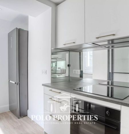 Appartement • Elysées-Madeleine - Photo 2