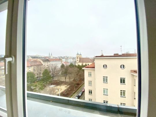 Helle Dachgeschosswohnung mit Weitblick – Perfekt für Paare! - Photo 1