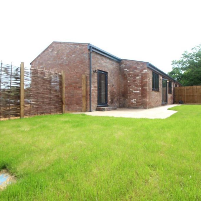 3 bedroom barn conversion to rent - Photo 1