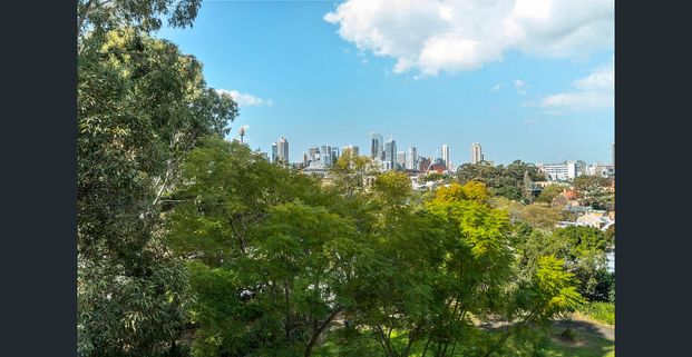 Three Bedroom Apartment with City Views - Photo 1