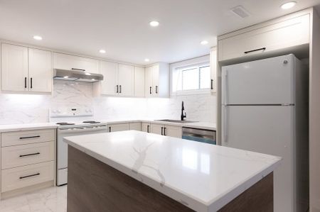 For Lease - 6 Bellvare Crescent, Toronto, Ontario - Photo 3
