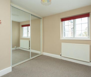 2 bedroom end of terrace house to rent - Photo 3