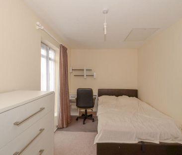 4 bedroom terraced house to rent - Photo 2