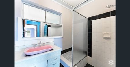 Charming Duplex - Photo 5