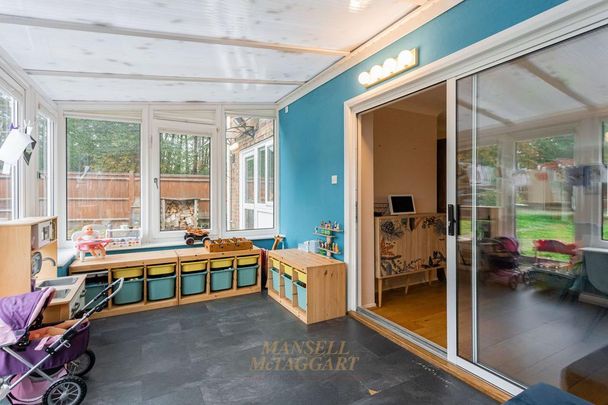 4 bedroom end of terrace house to rent - Photo 1