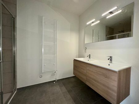 Centraal gelegen, lichtrijk nieuwbouwappartement - Photo 3