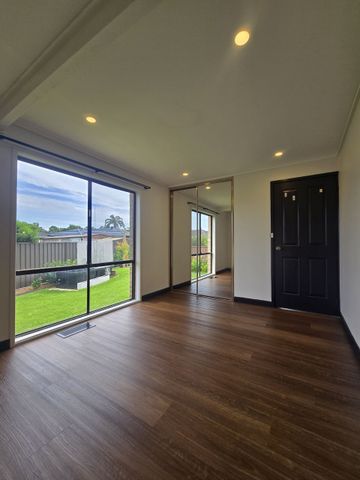 Large Modern Home - Photo 3