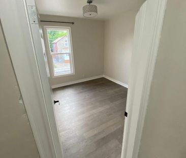 For Lease - 201 Albert Street Unit# Upper, Oshawa, Ontario - Photo 3