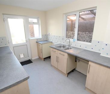 4 bedroom detached house to rent - Photo 2