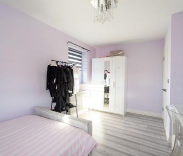 4 bedroom semi-detached house to rent - Photo 4