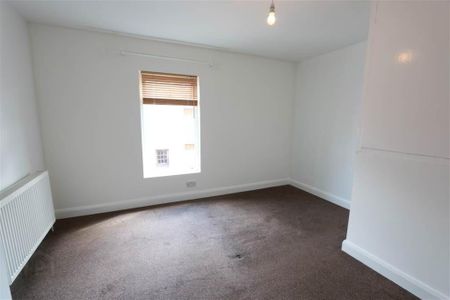 37 Castlereagh Parade, Belfast, BT5 5GT - Photo 4