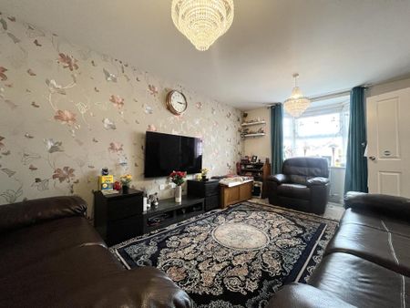 4 bedroom detached house to rent - Photo 5