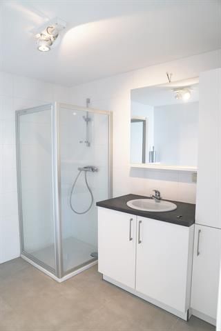 Mooie halfopen woning met tuintje - Photo 3