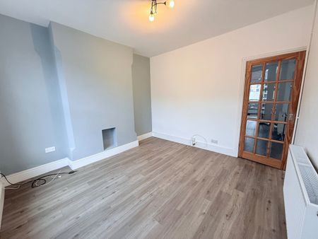 2 Bed Terraced House, Ena Avenue, NG2 - Photo 2