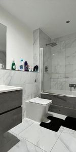 1 bedroom in a flat share to rent - Photo 4