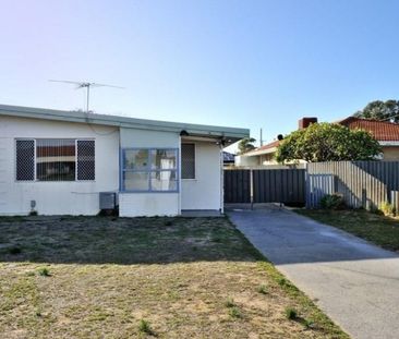 Coastal Comfort & Convenience - Charming Home in Prime Rockingham L... - Photo 5