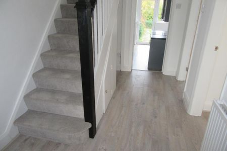 3 bedroom semi-detached house to rent - Photo 3