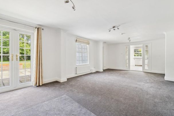 8 bedroom detached house to rent - Photo 1