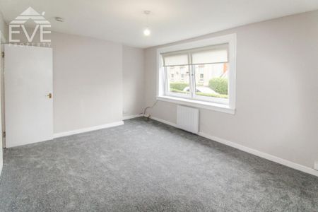 2 bedroom ground floor flat to rent - Photo 2