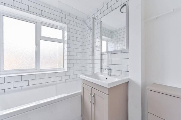 3 bedroom flat to rent - Photo 1