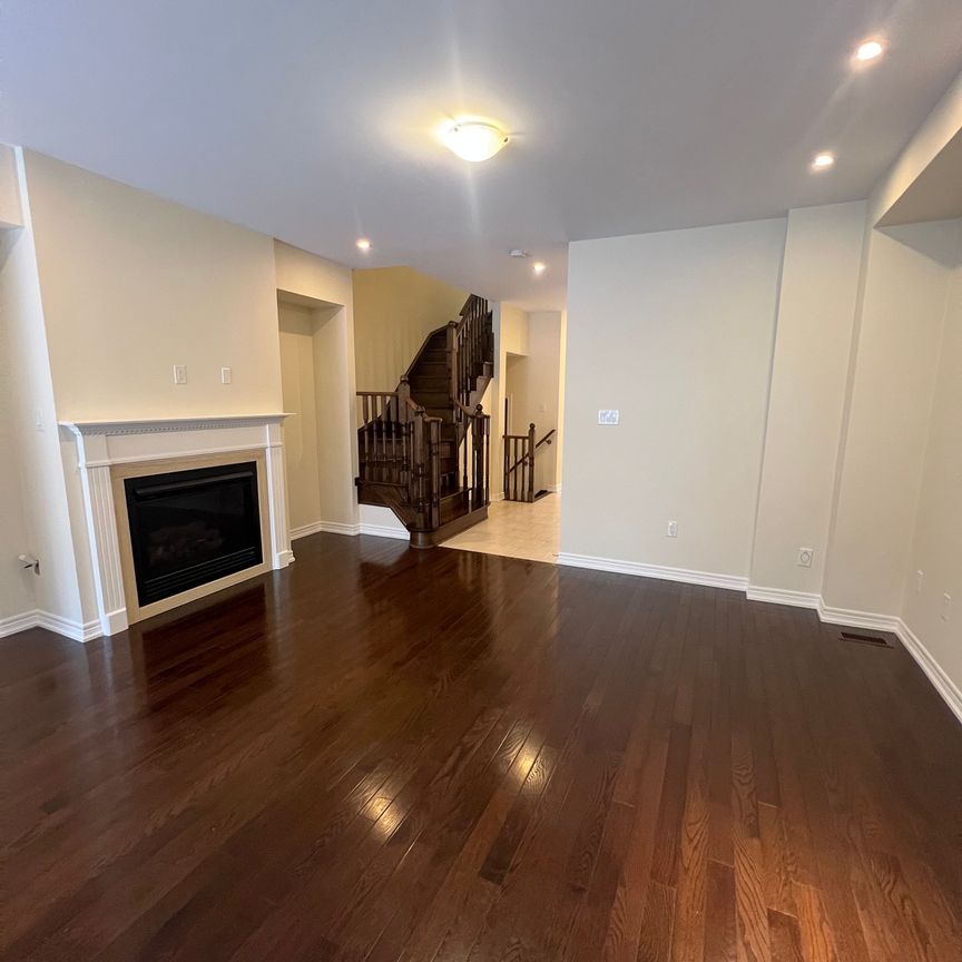 For Lease - 21 Spruce Pine Crescent, Vaughan, Ontario - Photo 1