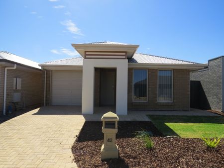 3 Bedroom Family Home - Photo 2