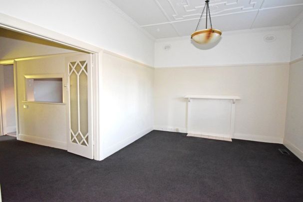 2 Bedroom Home - a Short Stroll to All Centre Road Offers! - Photo 1