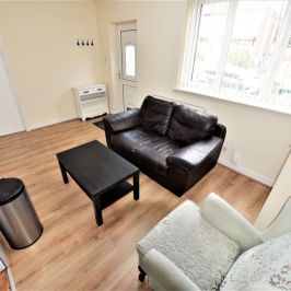 1 bedroom Flat in Lea Farm Drive, Leeds - Photo 1