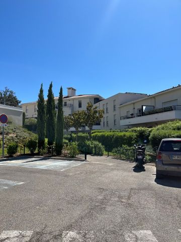 Location Appartement 3 pièces 64m² MARSEILLE 11ème - Photo 4