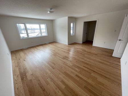 For Lease - 103 Nottingham Road, Barrie, Ontario - Photo 3